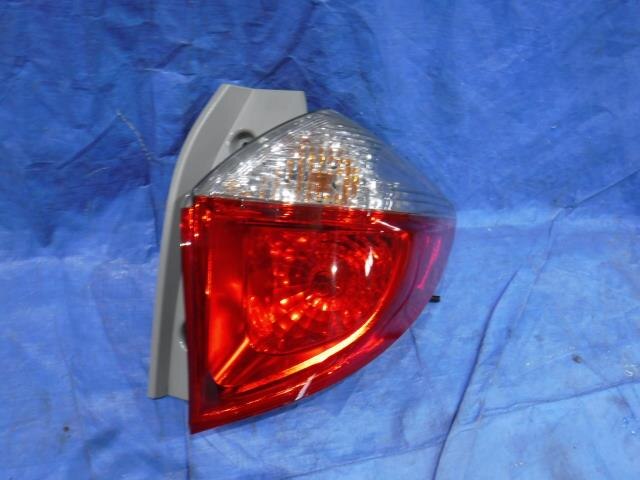 Right Tail Light TOYOTA Ractis 2011 DBA-NSP120 — photo 1
