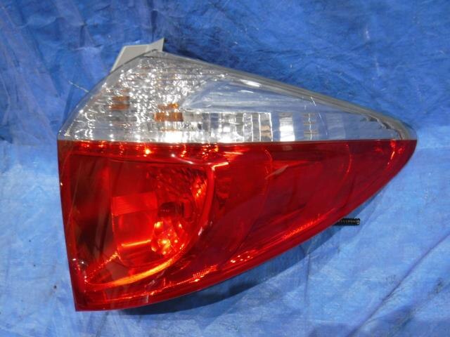 Right Tail Light TOYOTA Ractis 2011 DBA-NSP120 — photo 2