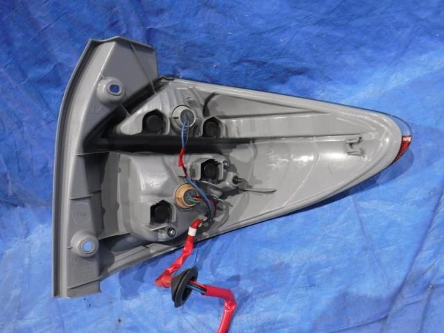 Left Tail Light TOYOTA Ractis 2011 DBA-NSP120 — photo 3