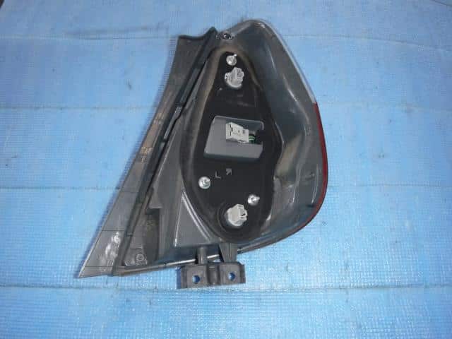 Left Tail Light HONDA Fit 2004 DBA-GD2 — photo 2