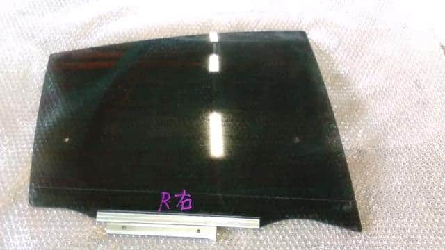 Rear Right Door Windshield TOYOTA Aqua 2012 DAA-NHP10 — photo 1