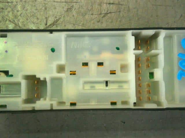 Power Window Switch MITSUBISHI eK Wagon 2019 5BA-B36W — photo 4