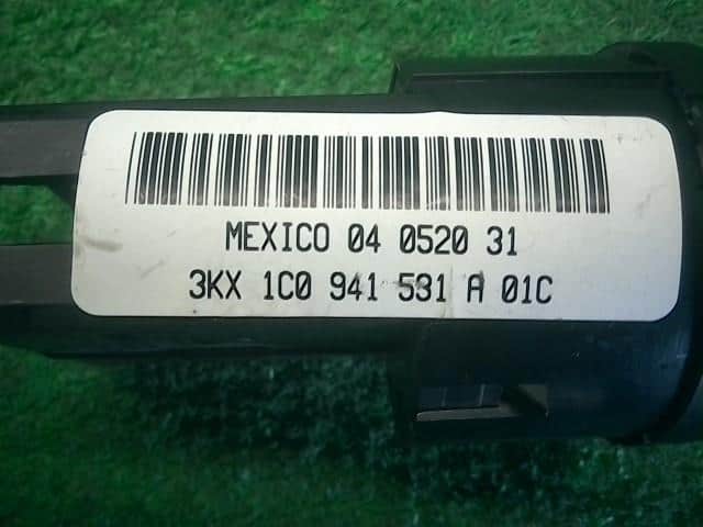 Switch VOLKSWAGEN New Beetle 2002 GF-9CAWU — photo 2