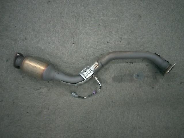 Front Exhaust Pipe TOYOTA Harrier 2015 DAA-AVU65 — photo 2