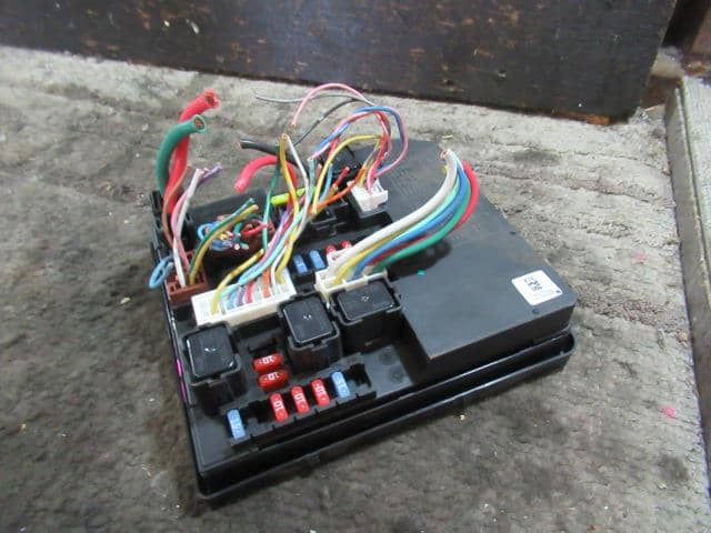 Electrical Component NISSAN Note 2012 CBA-ZE11 — photo 1
