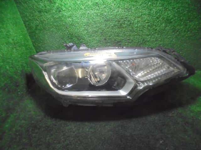 Right Headlight HONDA Fit 2013 DBA-GK3 — photo 1