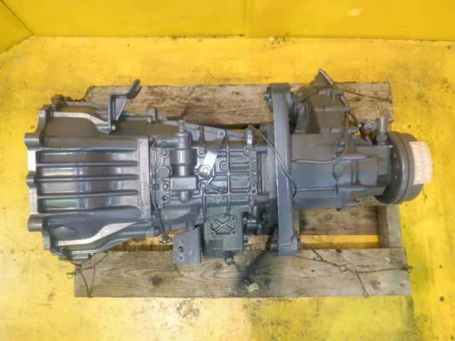Manual Transmission Mitsubishi Fuso 1999 KK-FG50EB ME610940 — photo 5