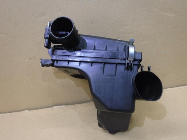 Air Cleaner Assembly TOYOTA Prius Alpha 2013 DAA-ZVW41 — photo 2