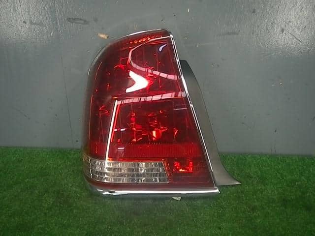 Left Tail Light TOYOTA Crown Majesta 2001 GH-UZS173 815603A010 — photo 1