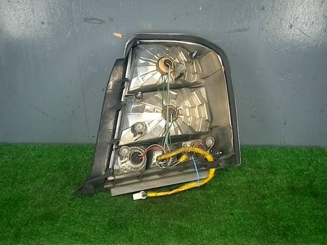 Left Tail Light TOYOTA Crown Majesta 2001 GH-UZS173 815603A010 — photo 3