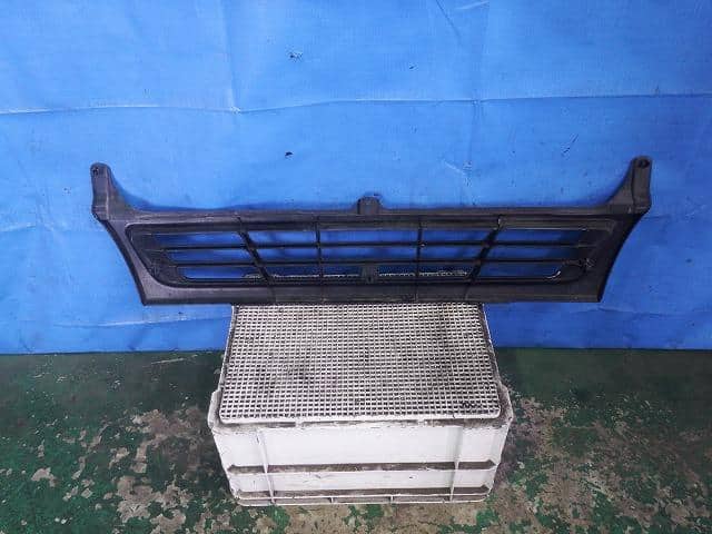 Radiator Grille HINO Ranger 1999 KK-FD1JJDA — photo 2