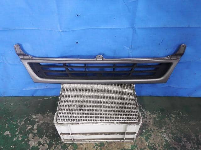 Radiator Grille HINO Ranger 1999 KK-FD1JJDA — photo 1