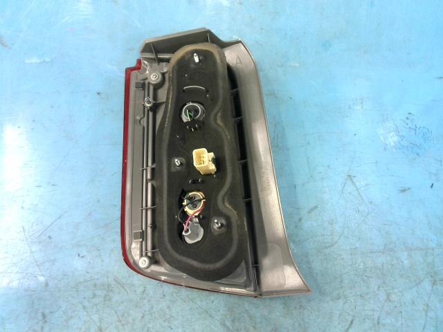 Right Tail Light TOYOTA Corolla Rumion 2008 DBA-ZRE152 — photo 3