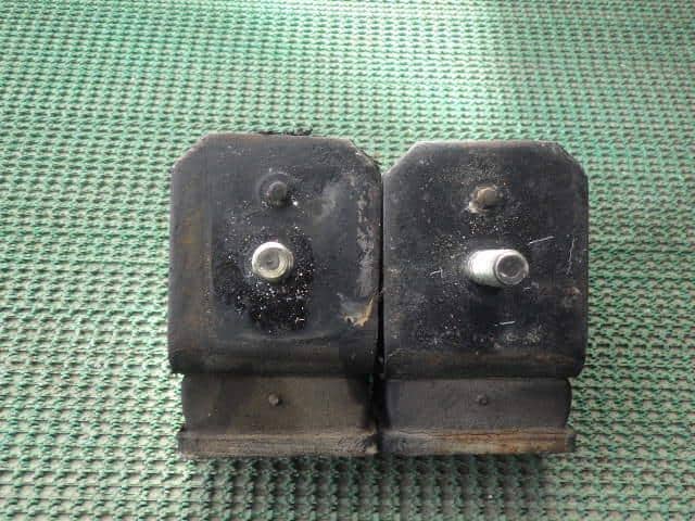 Engine Parts NISSAN Gloria 1987 E-Y30 — photo 1
