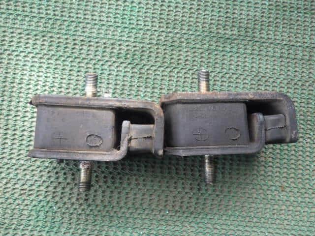 Engine Parts NISSAN Gloria 1987 E-Y30 — photo 3