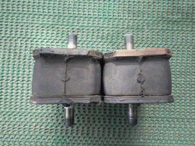 Engine Parts NISSAN Gloria 1987 E-Y30 — photo 2