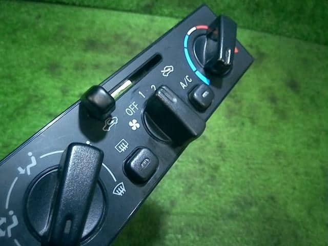 A/C Control Panel MITSUBISHI Minicab 2010 GBD-U62 — photo 3