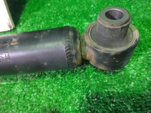 Rear Left Shock Absorber TOYOTA Prius 2010 DAA-ZVW30 — photo 3