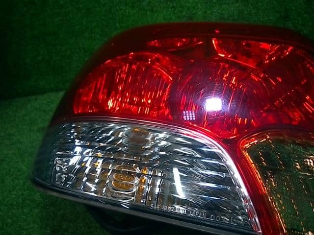 Left Tail Light MITSUBISHI Airtrek 2001 LA-CU2W — photo 4