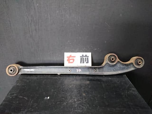 Front Right Lower Control Arm SUZUKI Jimny 1999 GF-JB23W 4520081A10 — photo 1