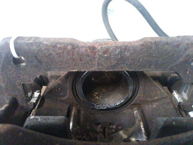 Front Right Caliper HONDA Step Wagon 2002 LA-RF4 — photo 3