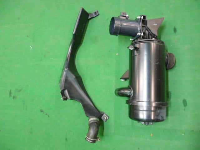 Air Cleaner Assembly NISSAN Nv350 — photo 5