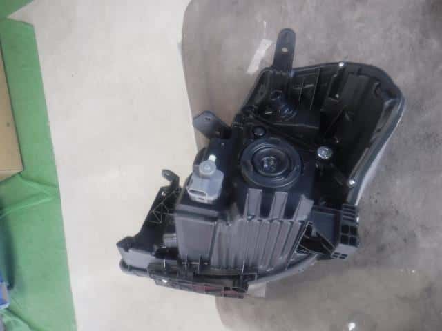 Right Headlight NISSAN Tiida 2008 DBA-NC11 — photo 2