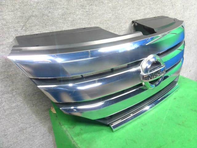 Radiator Grille NISSAN Serena 2012 DBA-FNC26 — photo 2