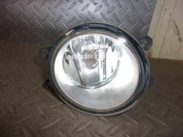 Right Fog Light TOYOTA bB 2006 DBA-QNC25 — photo 2