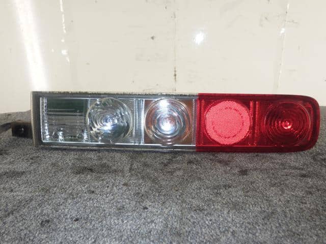Right Tail Light NISSAN Cube 2005 DBA-YGZ11 — photo 1