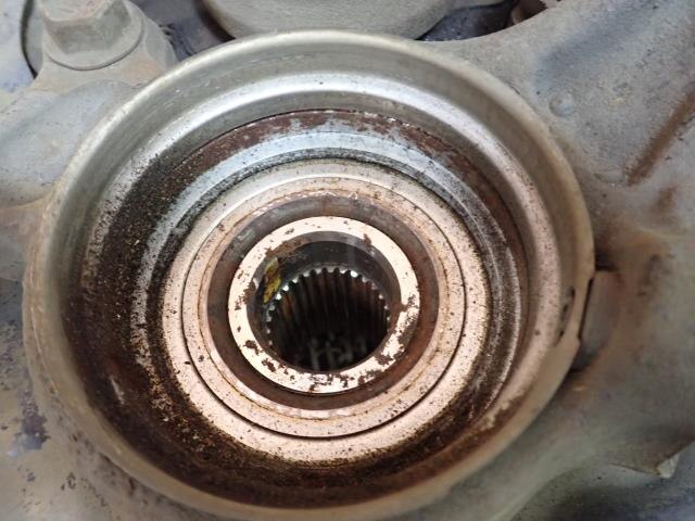 Front Left Knuckle Hub Assembly TOYOTA Mark II 1999 GF-JZX105 — photo 3