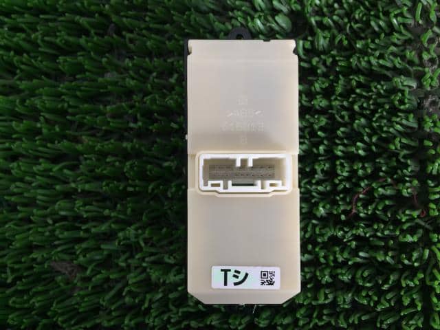Power Window Switch DAIHATSU Tanto 2020 6BA-LA650S — photo 2