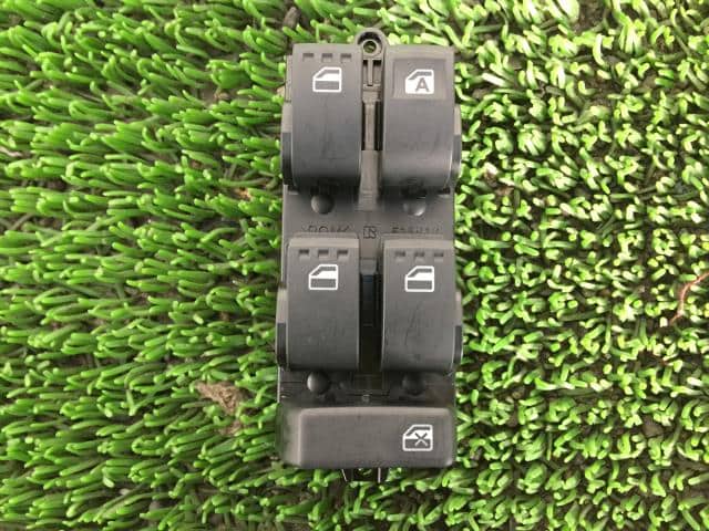 Power Window Switch DAIHATSU Tanto 2020 6BA-LA650S — photo 1