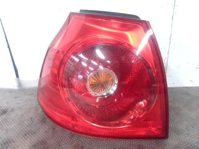 Left Tail Light VOLKSWAGEN Golf 2006 GH-1KBLX — photo 1
