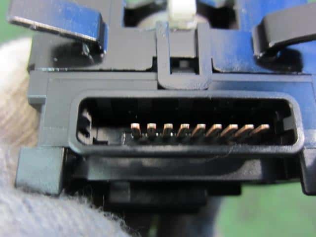 Switch MITSUBISHI Pajero iO 2003 TA-H77W — photo 4