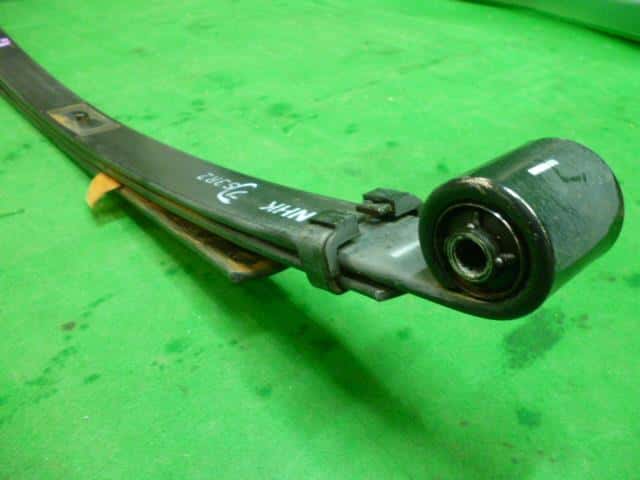 Rear Right Leaf Spring Assembly MAZDA BONGO 2018 DBF-SLP2V S3R228L10 — photo 3