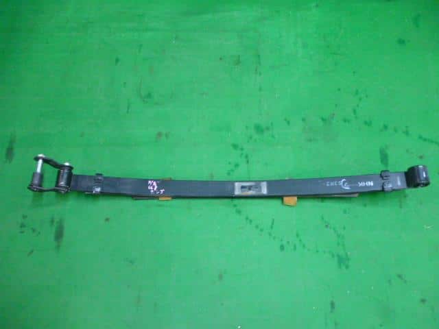 Rear Right Leaf Spring Assembly MAZDA BONGO 2018 DBF-SLP2V S3R228L10 — photo 1