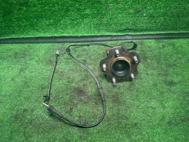 Rear Right Knuckle Hub Assembly NISSAN Serena 2012 DAA-HFC26 — photo 1