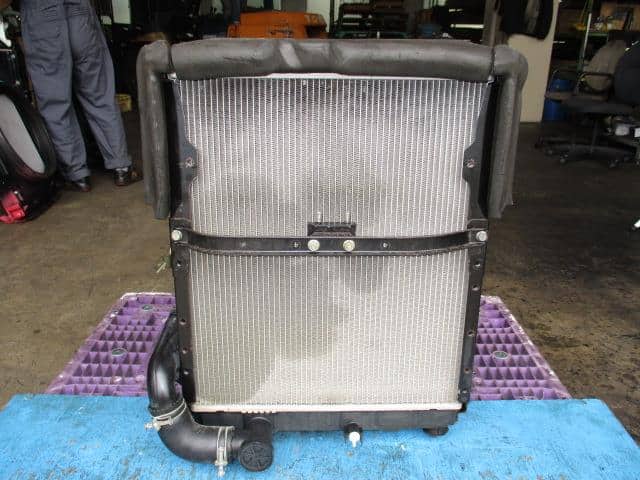 Radiator Mitsubishi Fuso 2007 PA-FE70BB ME408730 — photo 1