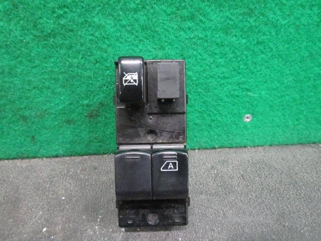 Power Window Switch ISUZU Como 2015 LDF-JVW6E26 5861503090 — photo 1