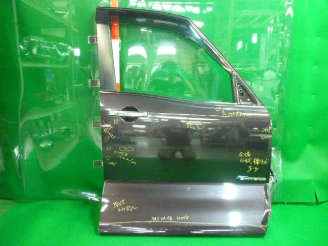 Front Right Door Assembly NISSAN Serena 2013 DAA-HFC26 — photo 1