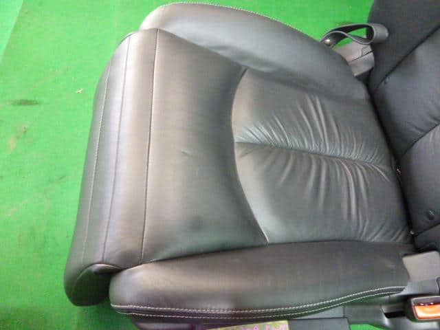 Second Seat NISSAN Elgrand 2012 DBA-PE52 — photo 3