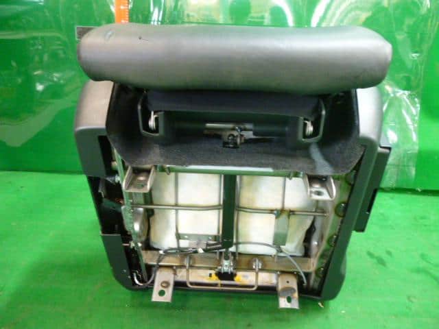 Second Seat NISSAN Elgrand 2012 DBA-PE52 — photo 4