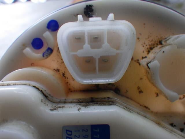 Fuel Pump TOYOTA Corolla Axio 2006 DBA-NZE141 — photo 3