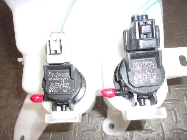 Windshield Washer Tank TOYOTA Corolla Fielder 2013 DBA-NZE164 — photo 3