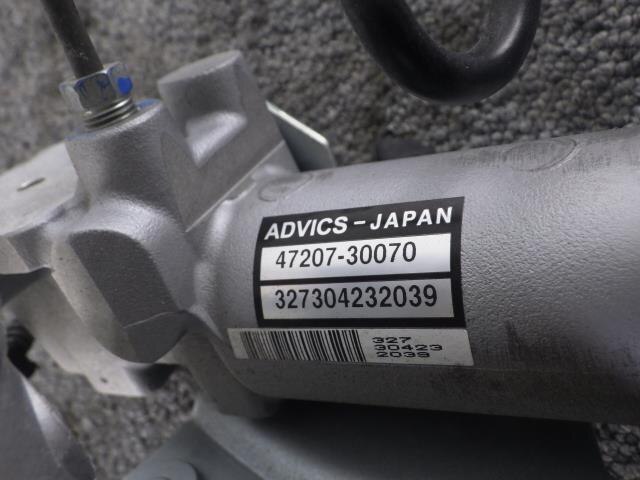 Brake Master Cylinder TOYOTA Lexus is 2013 DAA-AVE30 — photo 3