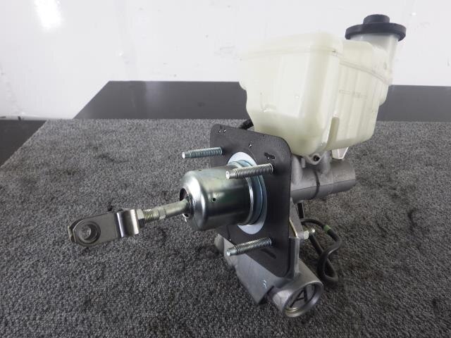 Brake Master Cylinder TOYOTA Lexus is 2013 DAA-AVE30 — photo 1