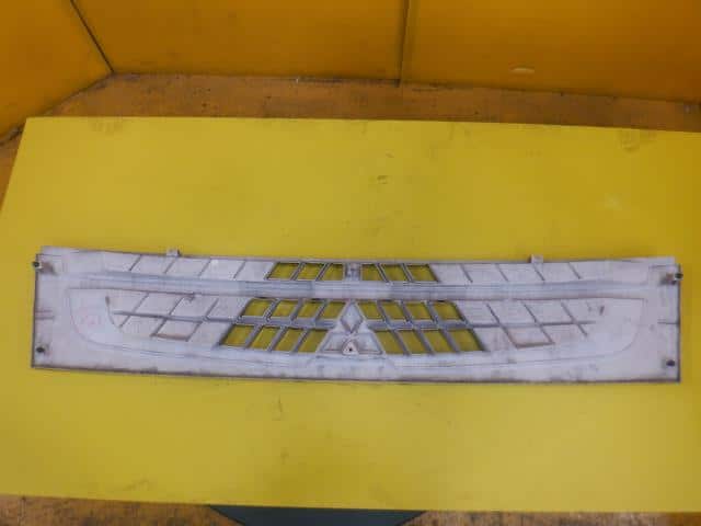Radiator Grille Mitsubishi Fuso Fighter Mignon 2006 PA-FK71F — photo 2