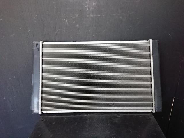Radiator TOYOTA Prius 2009 DAA-ZVW30 — photo 2