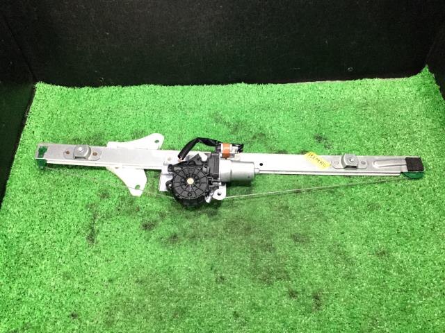 Front Left Door Regulator NISSAN Dayz roox 2015 DBA-B21A — photo 1